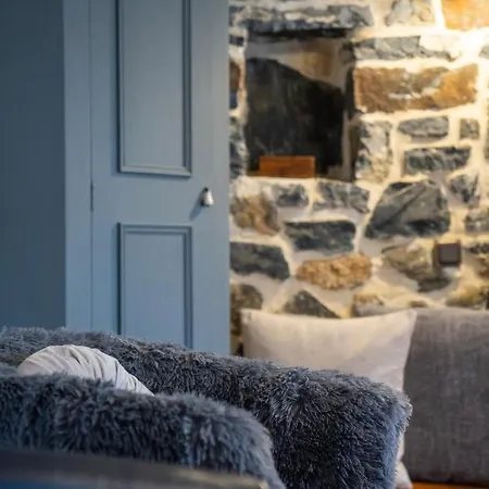 Πανσιόν 4 Seasons Premium & Massage Treatments 3*