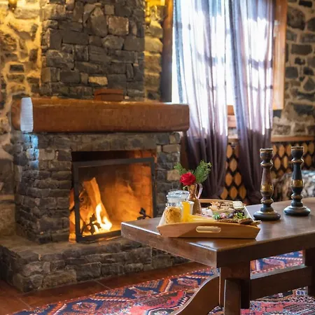 4 Seasons Premium Πανσιόν Παλαιός Άγιος Αθανάσιος