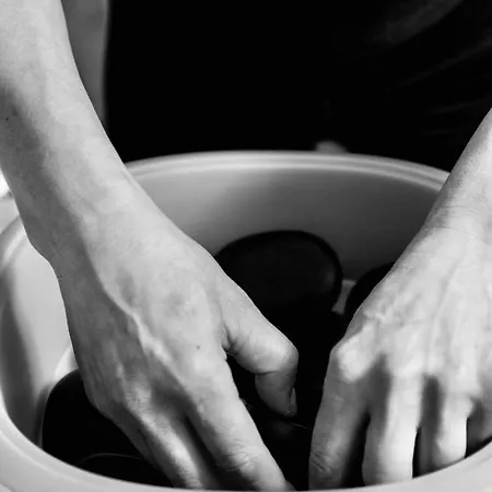 4 Seasons Premium & Massage Treatments Παλαιός Άγιος Αθανάσιος