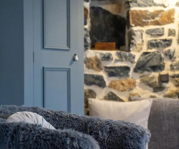 Pensión 4 Seasons Premium & Massage Treatments 3*