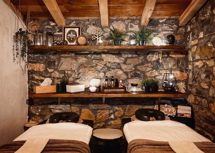 4 Seasons Premium & Massage Treatments Гостевой дом 3*